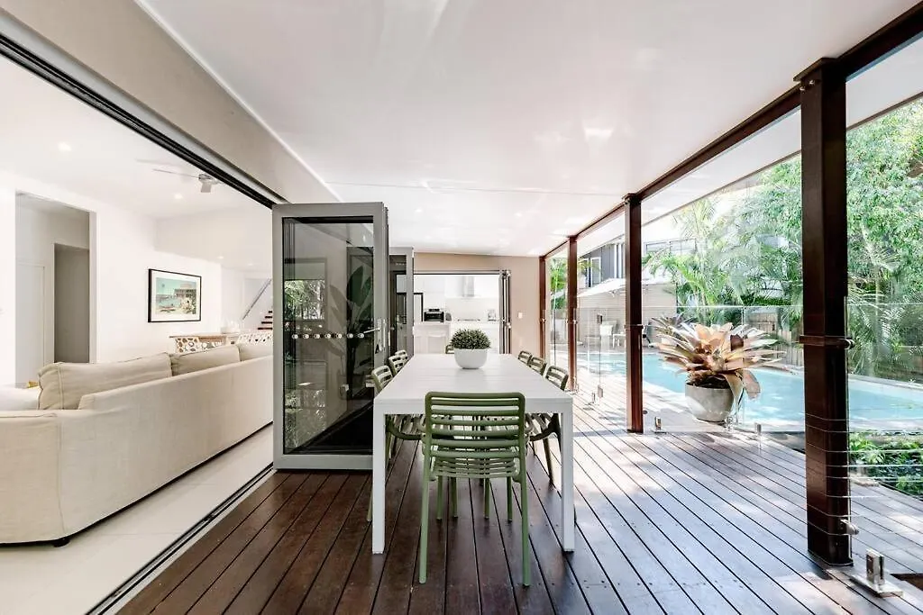 Sleek & Stylish Family Beach House ~ Near Junction Noosa