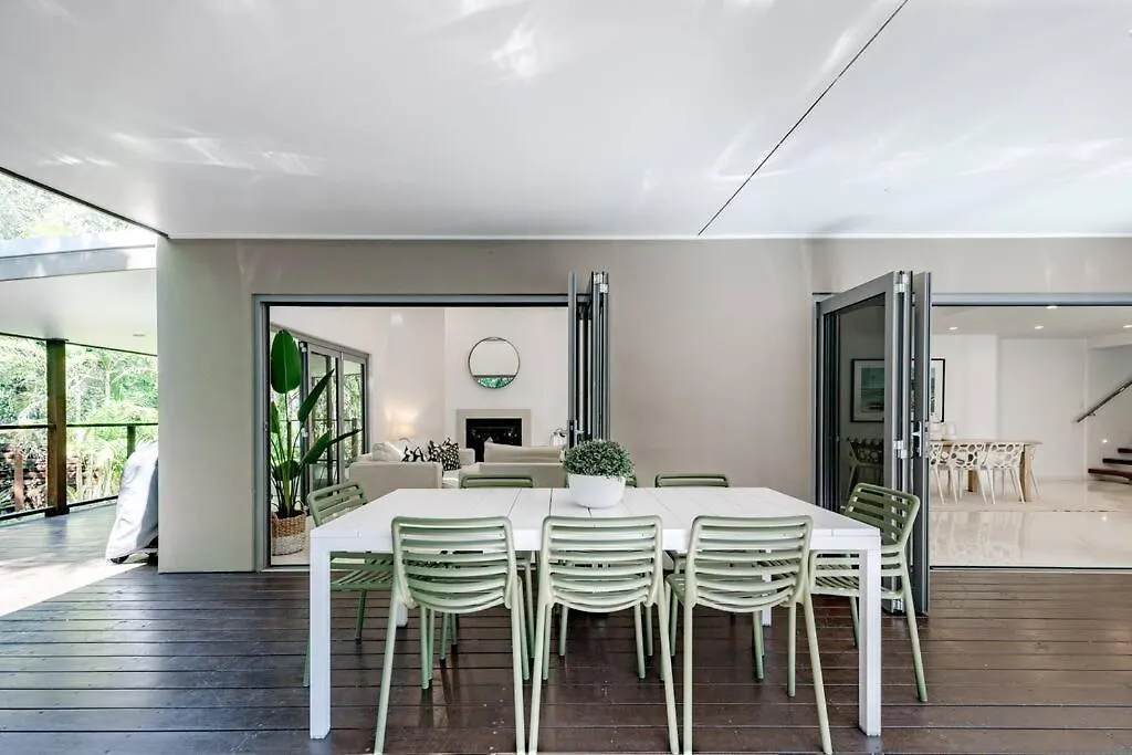 Sleek & Stylish Family Beach House ~ Near Junction Noosa Dom wakacyjny