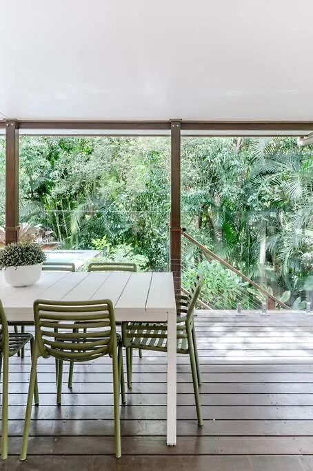 Dom wakacyjny Sleek & Stylish Family Beach House ~ Near Junction Noosa