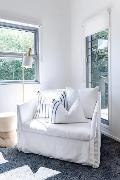 Dom wakacyjny Sleek & Stylish Family Beach House ~ Near Junction Noosa