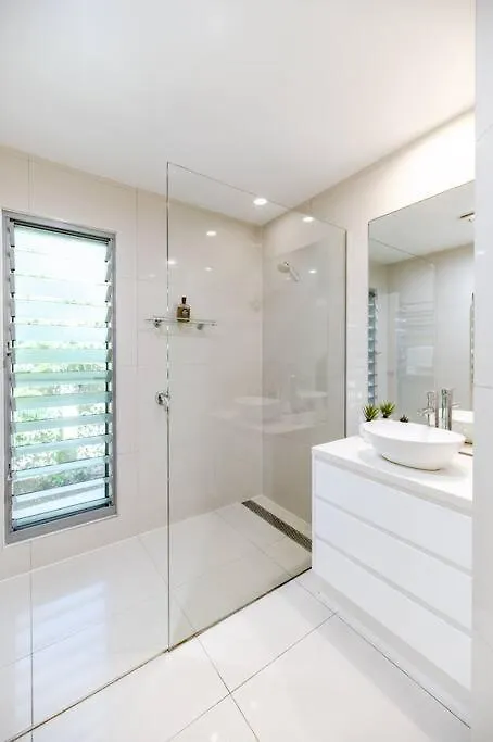Sleek & Stylish Family Beach House ~ Near Junction Noosa