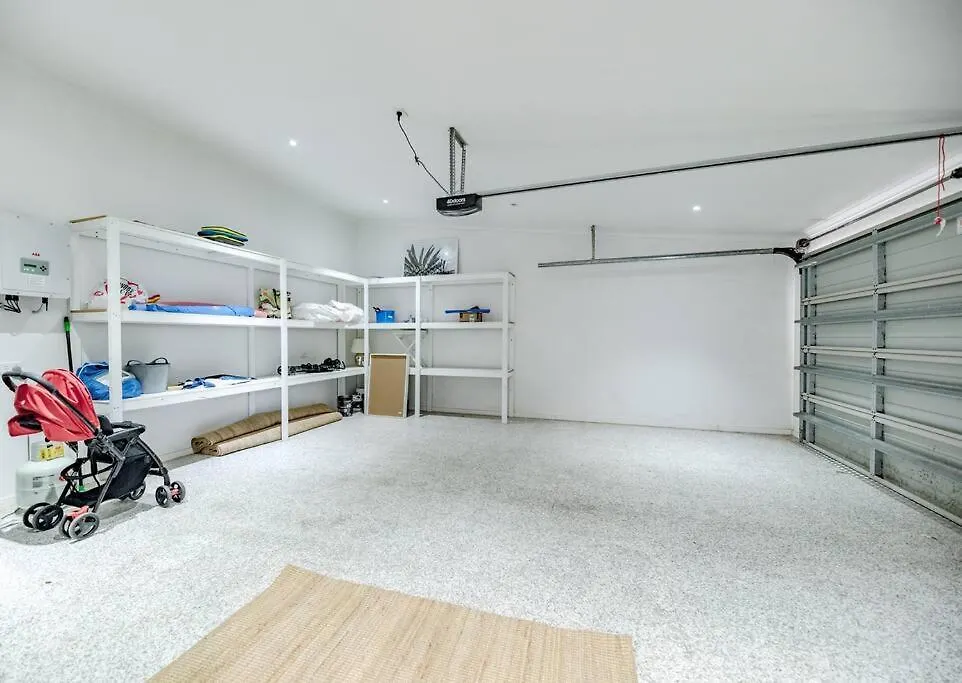 Dom wakacyjny Sleek & Stylish Family Beach House ~ Near Junction Noosa