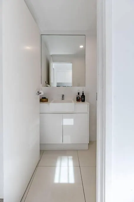 Sleek & Stylish Family Beach House ~ Near Junction Noosa 0*,