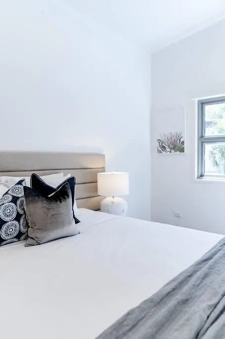 Sleek & Stylish Family Beach House ~ Near Junction Noosa