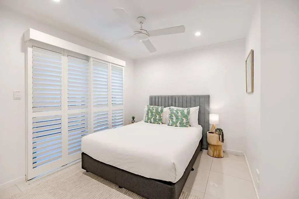 Sleek & Stylish Family Beach House ~ Near Junction Noosa