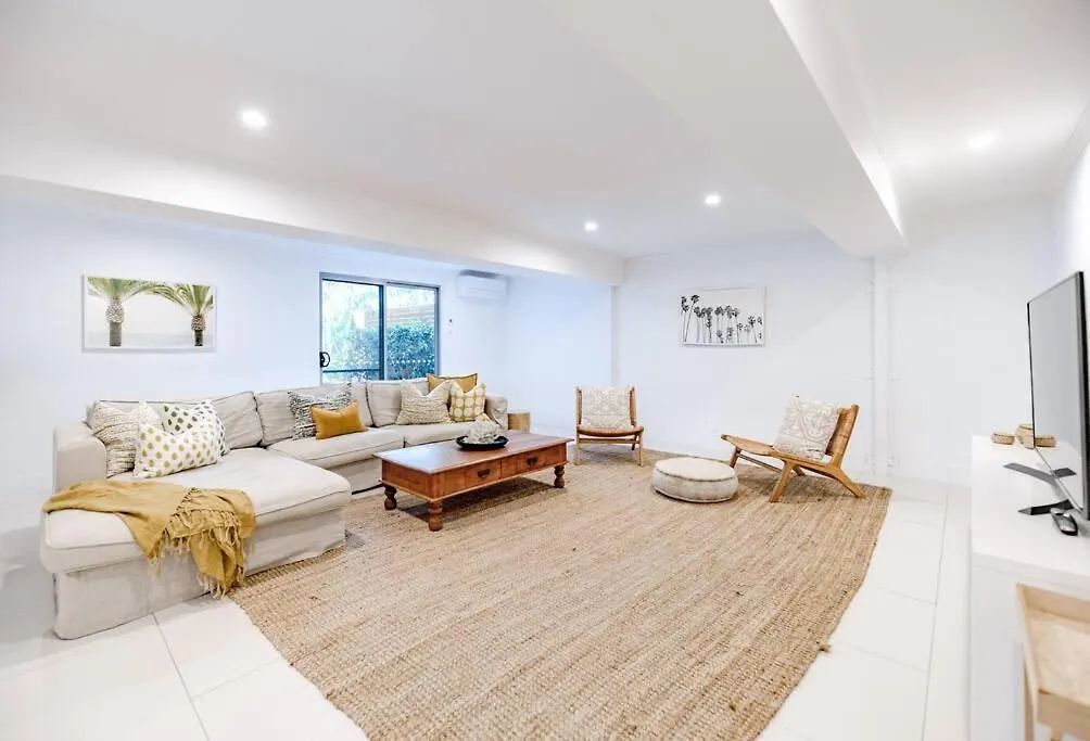 Dom wakacyjny Sleek & Stylish Family Beach House ~ Near Junction Noosa