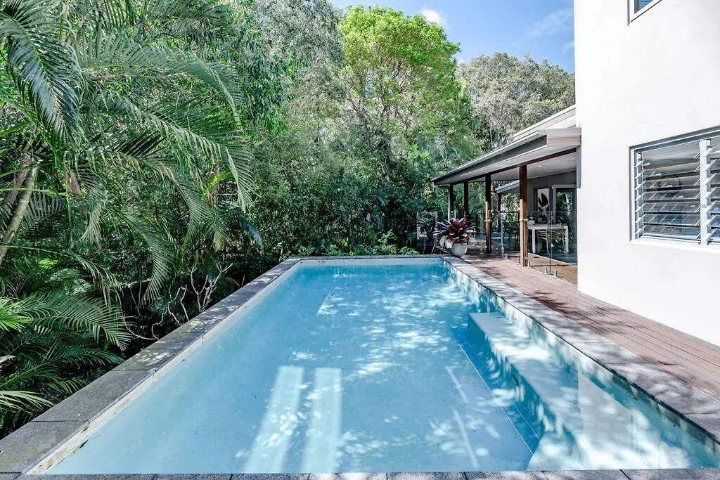 Sleek & Stylish Family Beach House ~ Near Junction Noosa Australia