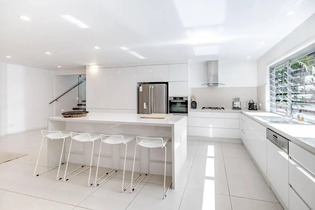 Sleek & Stylish Family Beach House ~ Near Junction Noosa Dom wakacyjny